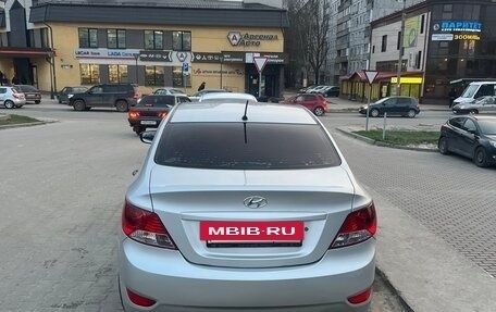 Hyundai Solaris II рестайлинг, 2012 год, 600 000 рублей, 5 фотография