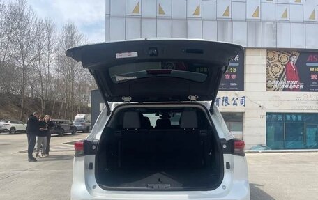 Toyota Highlander, 2022 год, 4 570 000 рублей, 6 фотография