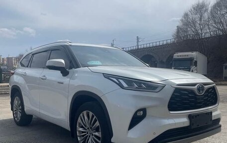 Toyota Highlander, 2022 год, 4 570 000 рублей, 2 фотография