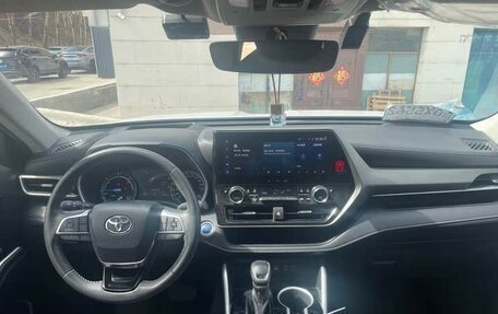 Toyota Highlander, 2022 год, 4 570 000 рублей, 8 фотография
