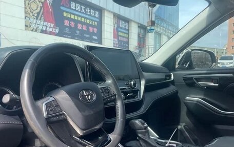 Toyota Highlander, 2022 год, 4 570 000 рублей, 10 фотография