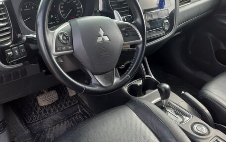 Mitsubishi Outlander III рестайлинг 3, 2013 год, 1 450 000 рублей, 10 фотография