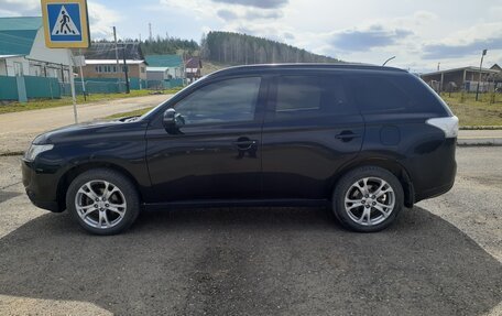Mitsubishi Outlander III рестайлинг 3, 2013 год, 1 450 000 рублей, 5 фотография