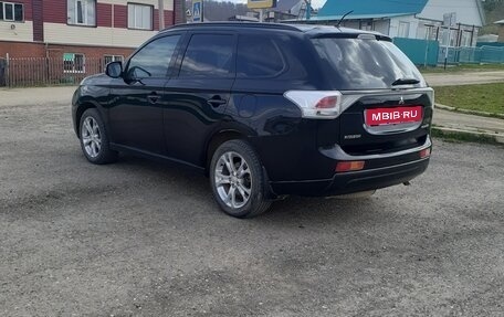 Mitsubishi Outlander III рестайлинг 3, 2013 год, 1 450 000 рублей, 3 фотография