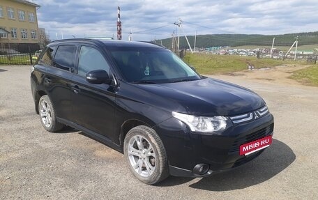 Mitsubishi Outlander III рестайлинг 3, 2013 год, 1 450 000 рублей, 4 фотография