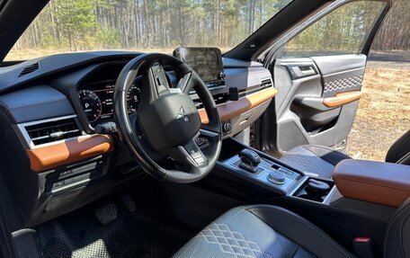 Mitsubishi Outlander, 2023 год, 3 750 000 рублей, 10 фотография