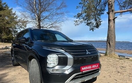 Mitsubishi Outlander, 2023 год, 3 750 000 рублей, 2 фотография