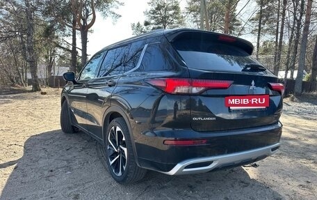 Mitsubishi Outlander, 2023 год, 3 750 000 рублей, 4 фотография