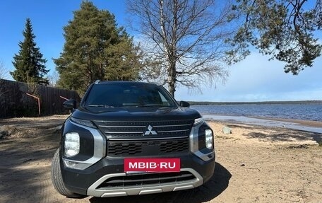Mitsubishi Outlander, 2023 год, 3 750 000 рублей, 3 фотография