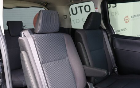 Toyota Voxy III, 2018 год, 2 550 000 рублей, 13 фотография