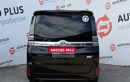 Toyota Voxy III, 2018 год, 2 550 000 рублей, 6 фотография