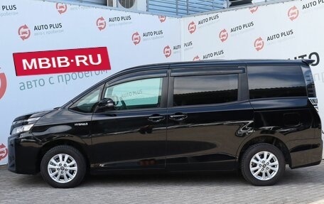 Toyota Voxy III, 2018 год, 2 550 000 рублей, 4 фотография