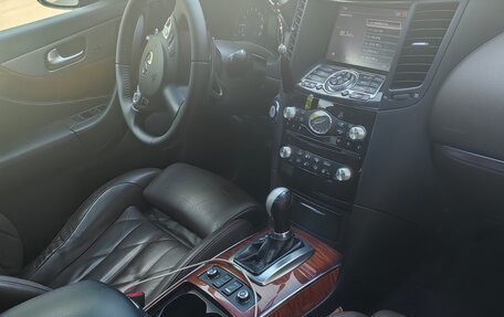 Infiniti QX70, 2014 год, 2 650 000 рублей, 10 фотография