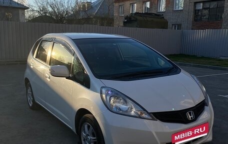 Honda Fit III, 2013 год, 1 110 000 рублей, 2 фотография