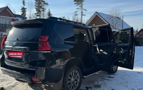 Toyota Land Cruiser Prado 150 рестайлинг 2, 2017 год, 3 800 000 рублей, 7 фотография