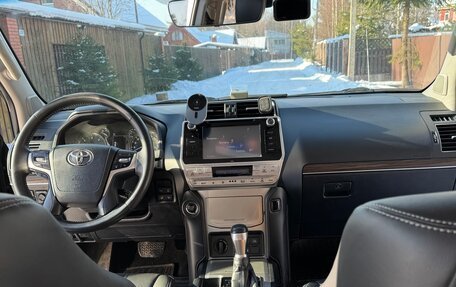Toyota Land Cruiser Prado 150 рестайлинг 2, 2017 год, 3 800 000 рублей, 11 фотография