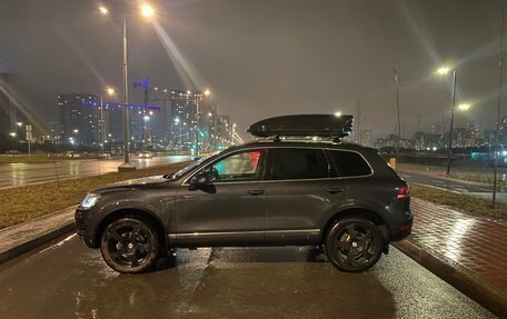Volkswagen Touareg III, 2011 год, 1 850 000 рублей, 2 фотография