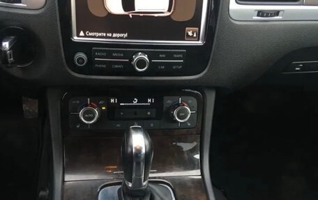 Volkswagen Touareg III, 2011 год, 1 850 000 рублей, 12 фотография