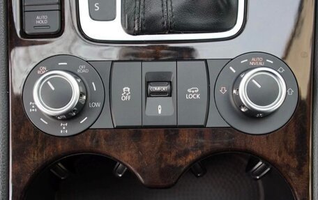 Volkswagen Touareg III, 2011 год, 1 850 000 рублей, 15 фотография