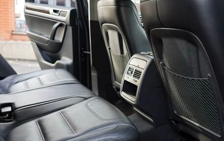 Volkswagen Touareg III, 2011 год, 1 850 000 рублей, 22 фотография