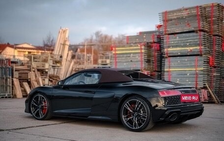 Audi R8, 2025 год, 32 000 000 рублей, 4 фотография