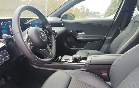 Mercedes-Benz A-Класс, 2020 год, 2 400 000 рублей, 13 фотография