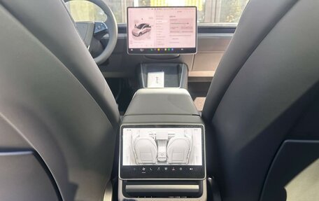 Tesla Model Y I, 2025 год, 7 390 000 рублей, 17 фотография