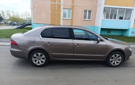 Skoda Superb III рестайлинг, 2012 год, 800 000 рублей, 23 фотография