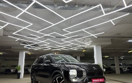 Mitsubishi Outlander, 2022 год, 3 800 000 рублей, 1 фотография