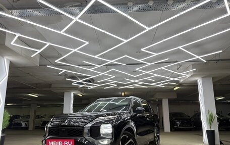 Mitsubishi Outlander, 2022 год, 3 800 000 рублей, 3 фотография