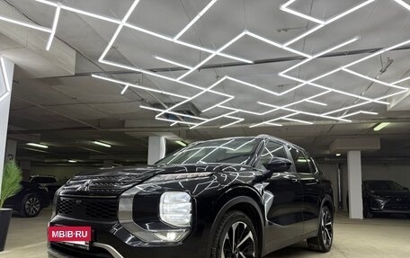 Mitsubishi Outlander, 2022 год, 3 800 000 рублей, 13 фотография