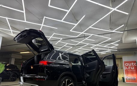 Mitsubishi Outlander, 2022 год, 3 800 000 рублей, 16 фотография