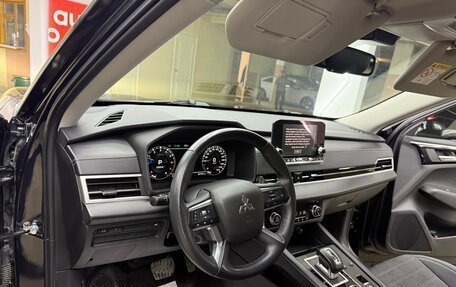 Mitsubishi Outlander, 2022 год, 3 800 000 рублей, 19 фотография