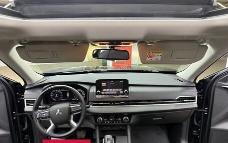 Mitsubishi Outlander, 2022 год, 3 800 000 рублей, 24 фотография