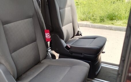 Volkswagen Multivan T5, 2004 год, 1 250 000 рублей, 15 фотография