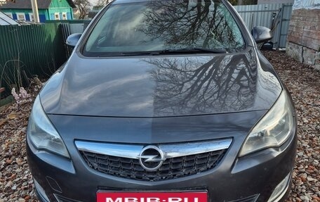 Opel Astra J, 2011 год, 900 000 рублей, 3 фотография