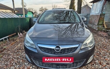 Opel Astra J, 2011 год, 900 000 рублей, 2 фотография