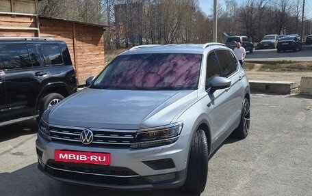 Volkswagen Tiguan II, 2019 год, 3 199 000 рублей, 2 фотография
