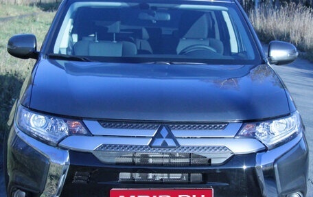 Mitsubishi Outlander III рестайлинг 3, 2020 год, 3 100 000 рублей, 1 фотография