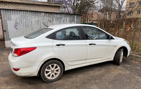 Hyundai Solaris II рестайлинг, 2012 год, 800 000 рублей, 3 фотография