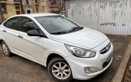 Hyundai Solaris II рестайлинг, 2012 год, 800 000 рублей, 2 фотография