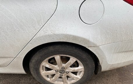 Hyundai Solaris II рестайлинг, 2012 год, 800 000 рублей, 10 фотография