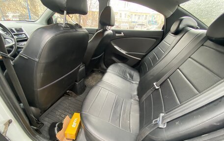 Hyundai Solaris II рестайлинг, 2012 год, 800 000 рублей, 19 фотография