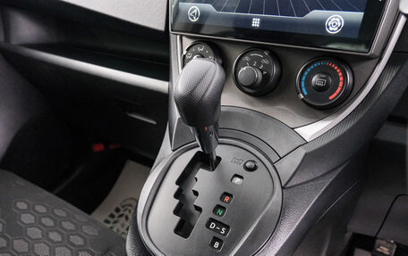 Toyota Ractis II, 2013 год, 979 000 рублей, 17 фотография
