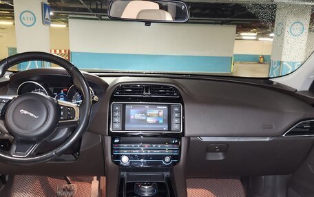 Jaguar F-Pace, 2017 год, 2 400 000 рублей, 13 фотография
