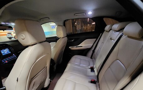 Jaguar F-Pace, 2017 год, 2 400 000 рублей, 26 фотография