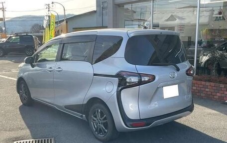 Toyota Sienta II, 2015 год, 995 000 рублей, 2 фотография