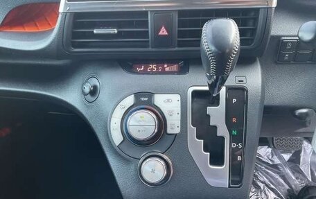 Toyota Sienta II, 2015 год, 995 000 рублей, 9 фотография