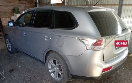 Mitsubishi Outlander III рестайлинг 3, 2012 год, 1 150 000 рублей, 3 фотография