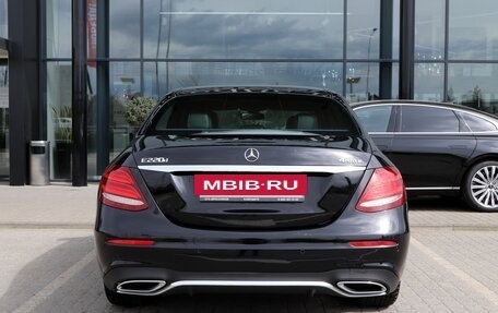 Mercedes-Benz E-Класс, 2018 год, 3 200 000 рублей, 5 фотография